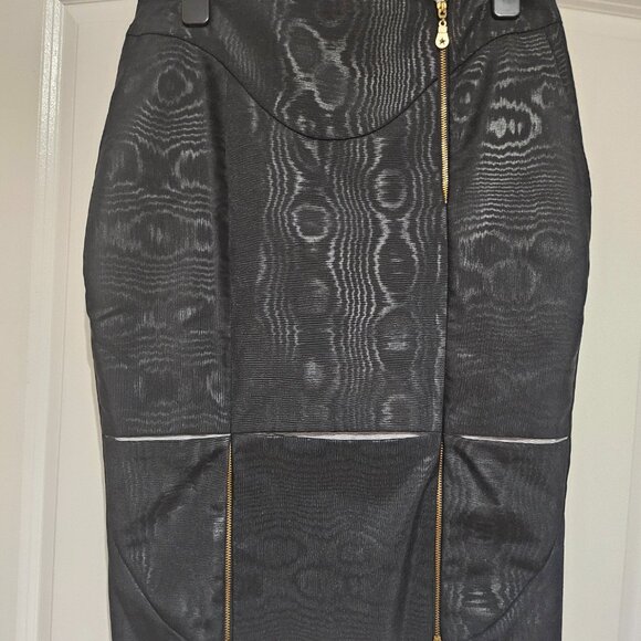 Black pencil skirt with zipper detail - Picture 2 of 6